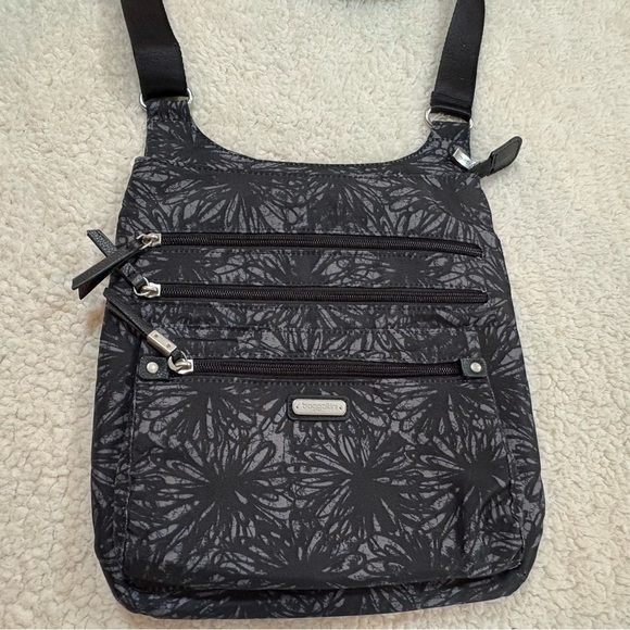 Baggallini GO Bagg Black and Gray Floral Crossbody Bag - Picture 2 of 11